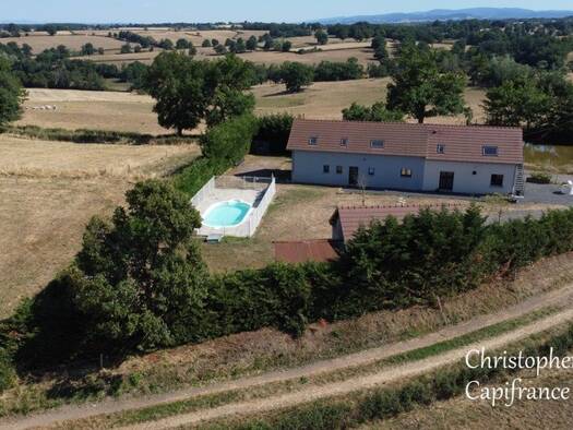 Maison à vendre 259 300 € 11 pièces 3 chambres 167 m² 19 480 m² de terrain Neuilly-en-Donjon 03130