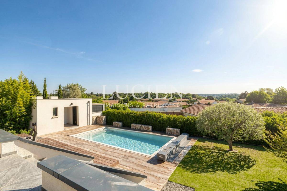Maison à vendre, 163m², SAINT GENIS LES OLLIERES