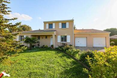 Maison de plain-pied à vendre 314 160 € 5 pièces 4 chambres 166 m² 1 326 m² de terrain Ars 16130