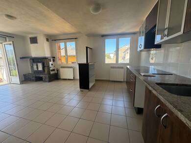 Duplex à vendre 162 000 € 4 pièces 3 chambres 78 m² Dernier étage, Étage 2/2 Bourg Madame 66760