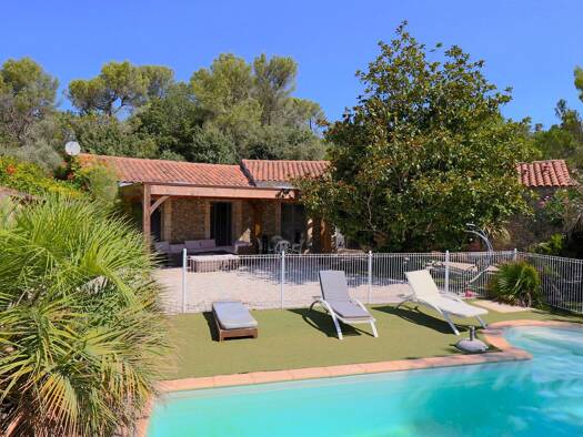 Maison à vendre 635 000 € 7 pièces 4 chambres 190 m² 2 547 m² de terrain La Roquebrussanne 83136