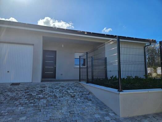 Maison de plain-pied à louer 1 700 € 4 pièces 3 chambres 105 m² Gragnague 31380