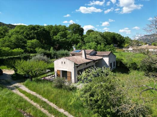 Maison de plain-pied à vendre 283 500 € 4 pièces 3 chambres 120 m² 2 000 m² de terrain Cazilhac 34190