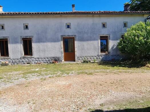 Maison à vendre 160 000 € 6 pièces 4 chambres 174 m² 1 660 m² de terrain Baignes-Sainte-Radegonde 16360