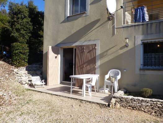 Appartement à louer 589 € 1 pièce 38 m² RDC Charbonnières-Montagnié Villeneuve-lès-Avignon 30400