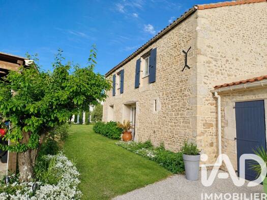 Maison à vendre 344 000 € 6 pièces 3 chambres 238 m² 689 m² de terrain Triaize 85580
