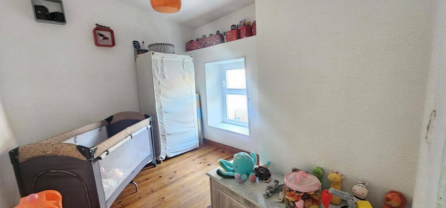Maison à vendre, 106m², SAINT GENIS LES OLLIERES