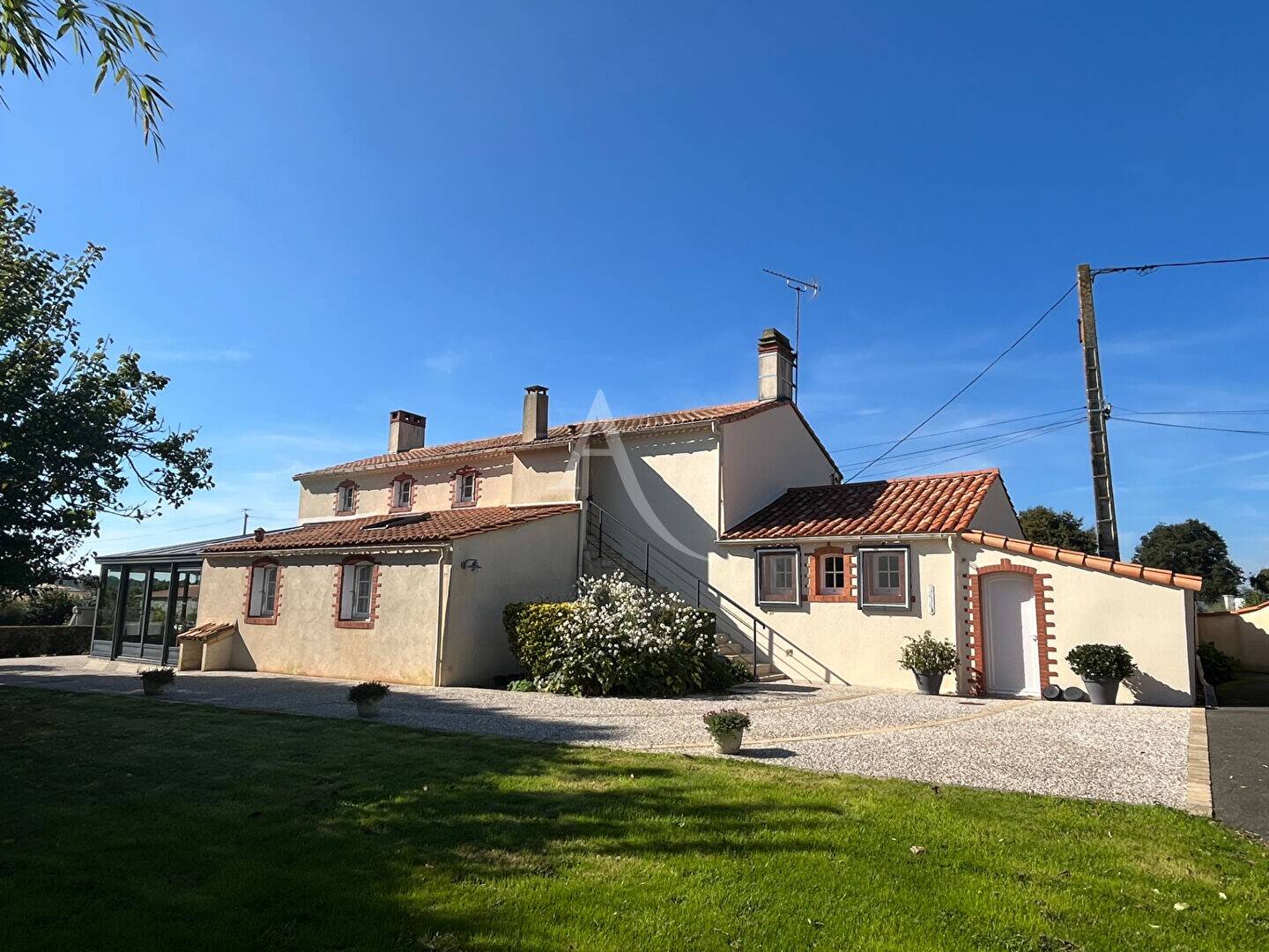 Maison à vendre, 198m², MOUTIERS LES MAUXFAITS