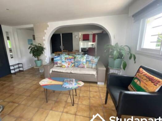 Appartement à louer 700 € 1 pièce 2 chambres 10 m² RDC Saint-Pierre-d'Irube 64990