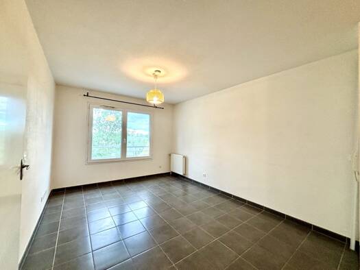 Appartement à vendre 149 000 € 2 pièces 1 chambre 42 m² Étage 3/4 Floirac 33270