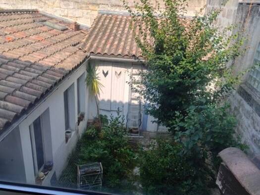 Appartement à louer 820 € 3 pièces 2 chambres 59 m² Bordeaux 33000