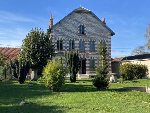 Maison à vendre 239 000 € 7 pièces 3 chambres 156 m² 1 197 m² de terrain Ladon 45270