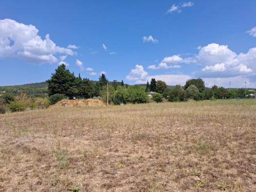 Terrain constructible viabilisé à vendre 185 000 € 2 000 m² de terrain Tavernes 83670