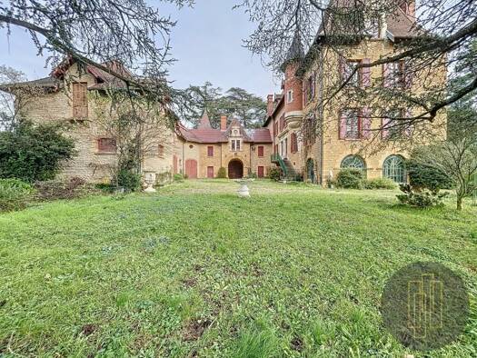 Château à vendre 1 860 000 € 15 pièces 8 chambres 526 m² 13 617 m² de terrain Le Bourg la Claire Gleizé 69400