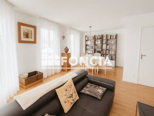 Appartement à vendre 277 900 € 3 pièces 2 chambres 72,7 m² Étage 3/3 Bailly-Romainvilliers 77700