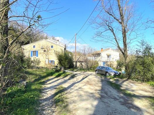 Maison à vendre 239 000 € 8 pièces 6 chambres 188 m² 5 608 m² de terrain Saint-Marcel-d'Ardèche 07700