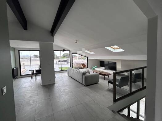 Duplex à louer 1 980 € 4 pièces 3 chambres 131,1 m² 4ème étage Pont de Suve-Collet de Gipon Toulon 83100