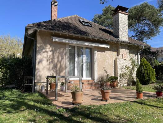 Maison à vendre 399 000 € 5 pièces 3 chambres 115 m² 931 m² de terrain Melun 77000