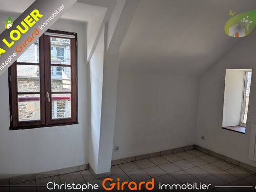 Appartement à louer 385 € 2 pièces 1 chambre 24 m² Étage 2/2 Les Combournaises Dinan 22100