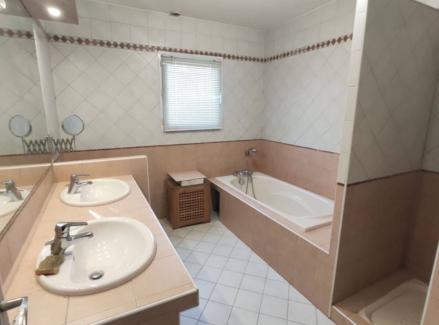 Maison de 197,58 m² avec jardin et garage — 10