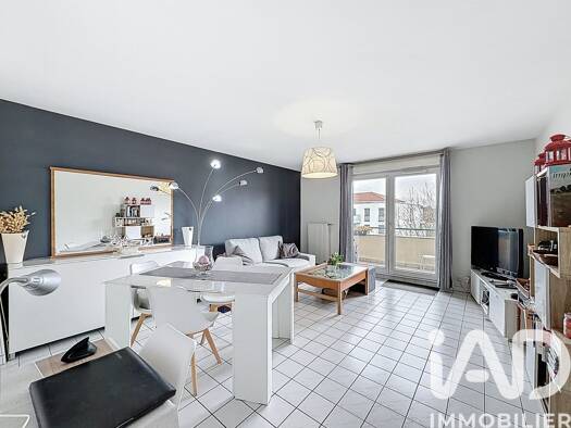 Appartement à vendre 295 000 € 5 pièces 4 chambres 108,31 m² Étage 3/3 Centre Meyzieu 69330