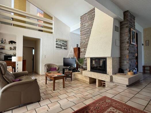 Maison de plain-pied à vendre 296 000 € 6 pièces 4 chambres 161 m² 706 m² de terrain Saint André d'Ornay-Pont Morineau La Roche-sur-Yon 85000