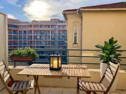 Appartement à vendre 225 000 € 2 pièces 1 chambre 30,6 m² 3ème étage Carei-Monti Menton 06500