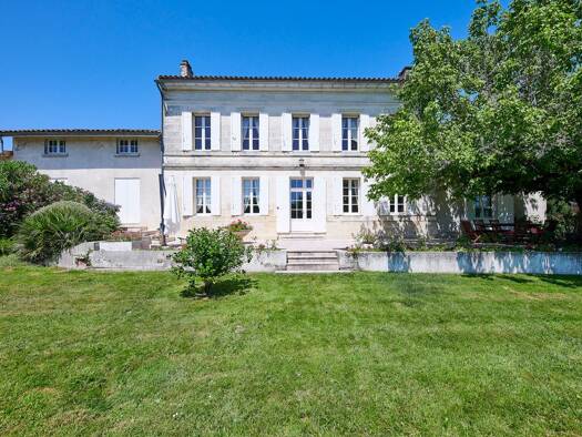 Vignoble à vendre 2 600 000 € 200 m² 430 000 m² de terrain Saint-Denis-de-Pile 33910