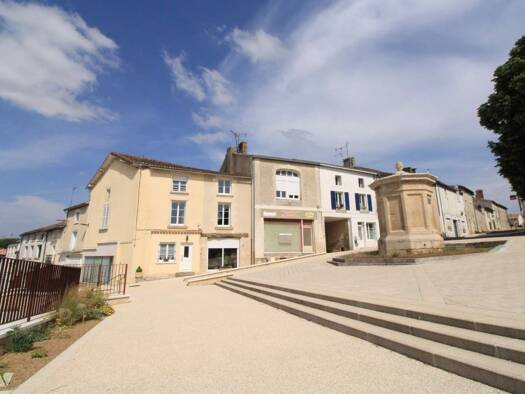 Maison à vendre 237 500 € 9 pièces 4 chambres 175 m² 30 m² de terrain Latille 86190