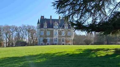 Château à vendre 1 950 000 € 20 pièces 13 chambres 700 m² 200 000 m² de terrain Château-Gontier-sur-Mayenne 53200