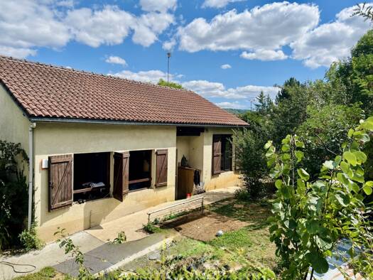 Maison à vendre 128 400 € 6 pièces 3 chambres 118 m² 936 m² de terrain Villefranche de Rouergue 12200
