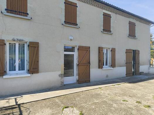 Maison de plain-pied à vendre 151 000 € 4 pièces 2 chambres 80 m² 1 090 m² de terrain Coudures 40500