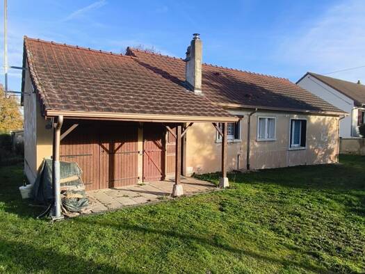 Maison de plain-pied à vendre 85 000 € 4 pièces 3 chambres 83,5 m² 2 467 m² de terrain Argenton-sur-Creuse 36200