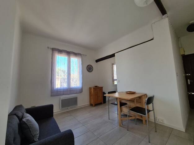 Appartement à louer 580 € 2 pièces 1 chambre 33 m² Étage 1/2 Saint Veran-Marsillargues Avignon 84000
