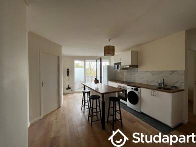 Appartement à louer 567 € 1 pièce 4 chambres 11 m² 3ème étage Améthyste Longjumeau 91160