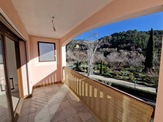 Appartement à vendre 186 000 € 3 pièces 2 chambres 65 m² RDC Peripherie Nord Est Sud Est Nyons 26110