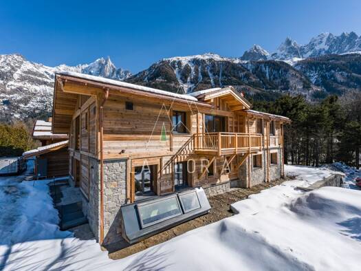 Chalet à vendre 6 250 000 € 9 pièces 4 chambres 340 m² 1 075 m² de terrain La Tour-Argentière-Les Praz Chamonix-Mont-Blanc 74400
