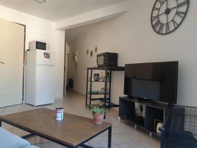 Appartement à louer 460 € 2 pièces 1 chambre 30 m² Étage 2/3 Champfleuri Bourgoin Jallieu 38300