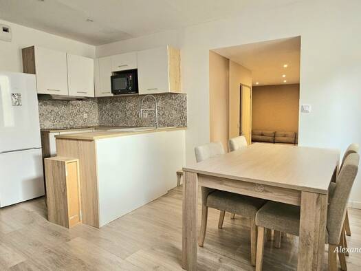 Maison à vendre 140 000 € 4 pièces 2 chambres 80 m² 77 m² de terrain Est Coursan 11110