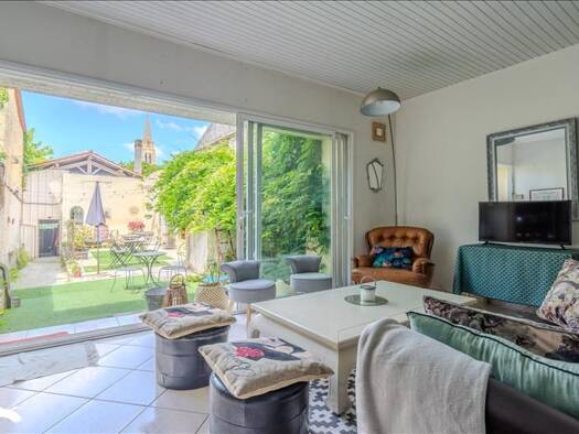 Immeuble à vendre 388 000 € 345 m² Lesparre-Médoc 33340