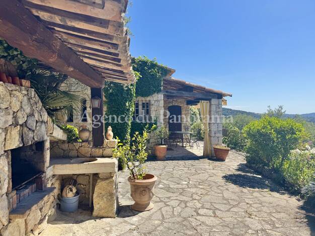 Villa à vendre 787 500 € 4 pièces 3 chambres 163,5 m² 1 666 m² de terrain Spéracèdes 06530