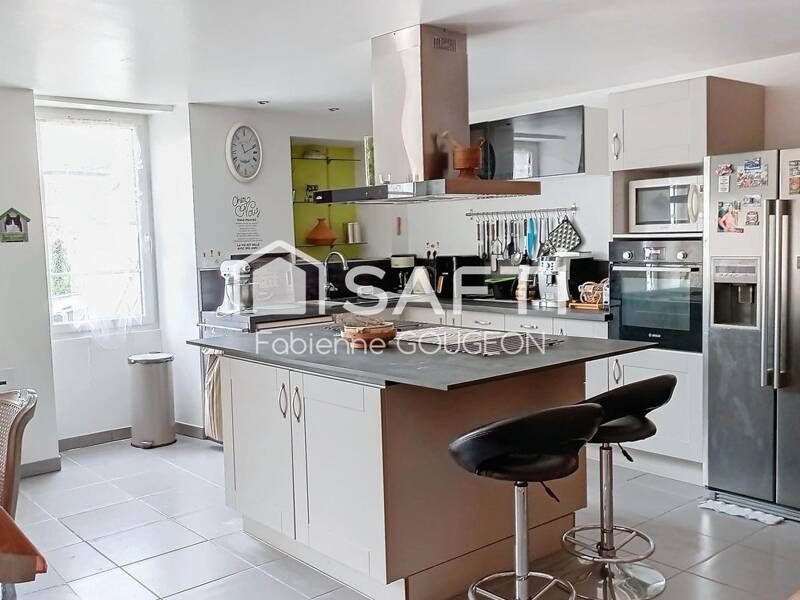 Maison à vendre, 205m², ROULLET SAINT ESTEPHE