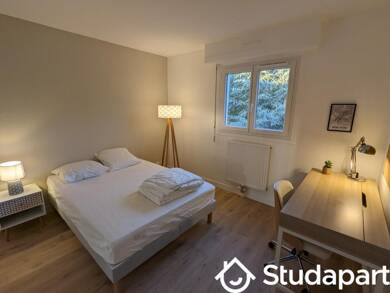 Appartement à louer 650 € 1 pièce 1 chambre 11 m² 2ème étage Les Saules Guyancourt 78280