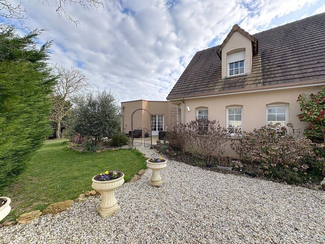 Maison à vendre, 200m², YVRE L'EVEQUE