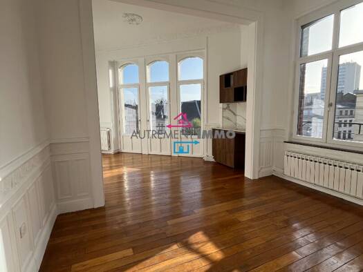 Appartement à louer 770 € 3 pièces 2 chambres 81 m² 2ème étage Prefecture Arras 62000