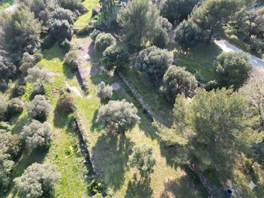 Terrain constructible à vendre 265 000 € 543 m² de terrain Sud Est Ollioules 83190