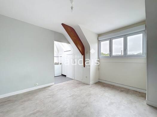 Appartement à louer 307 € 1 pièce 18 m² Dernier étage, Étage 3/3 disponible dès maintenant St Lo 50000