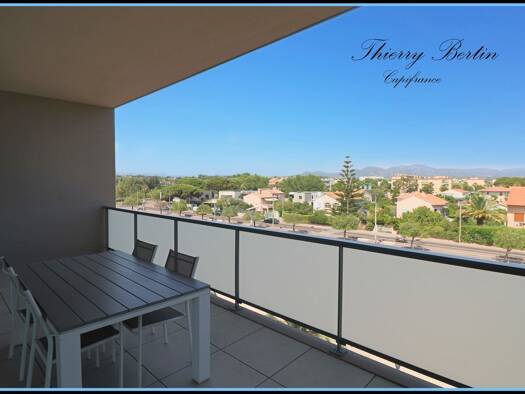 Appartement à vendre 637 500 € 3 pièces 2 chambres 81 m² Étage 4/4 Le Mas Port Frejus Fréjus 83600