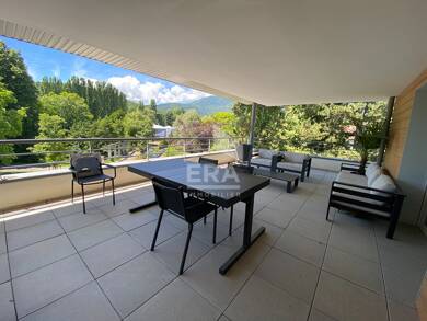 Appartement à louer 2 760 € 4 pièces 3 chambres 85 m² Dernier étage, Étage 2/2 Divonne les Bains 01220
