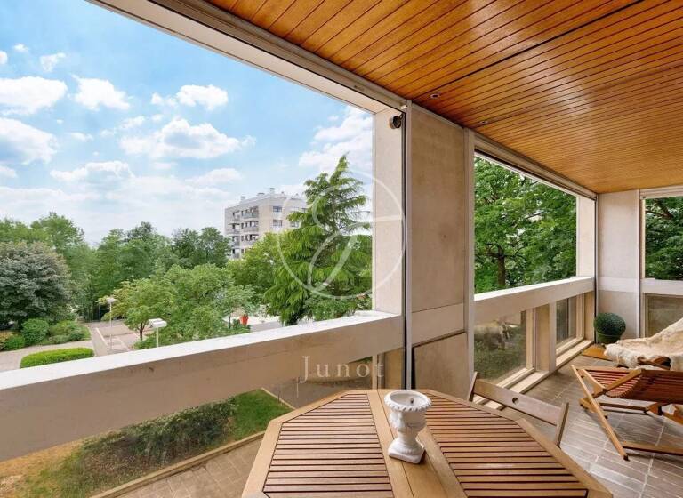 Appartement à vendre 745 000 € 5 pièces 4<br/>chambres 132 m²<br/>superficie 1/5<br/>étage Buzenval Garches 92380